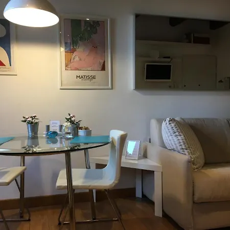River View Apartment Rom
